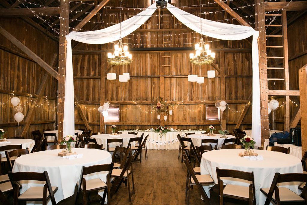 Hoosier Grove Barn Wedding | Illinois Barn Wedding Venues