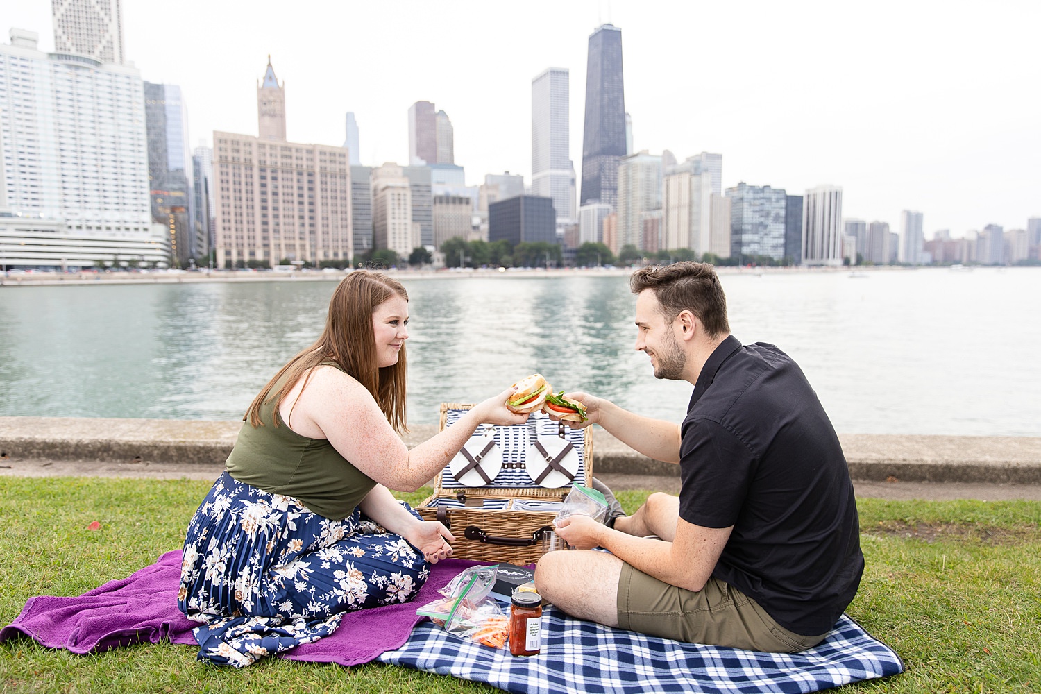 Couple has picnic for their Chicago engagement session